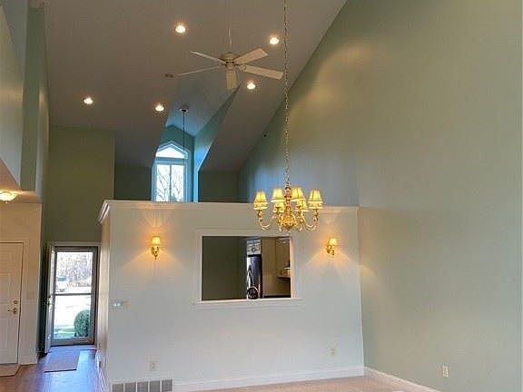 4th image of 353 Bunker Hill Way