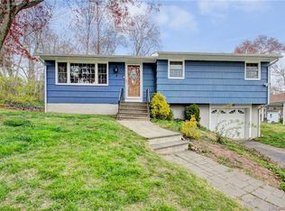 4 Sunny Dale Ln, Wallingford, CT 06492