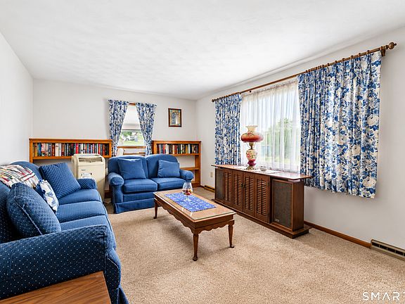 3rd image of 98 Wilbur Avenue