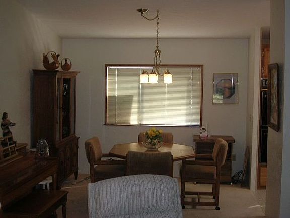 FORMAL DINNING AREA