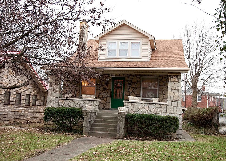 Front Entrance w/Porch