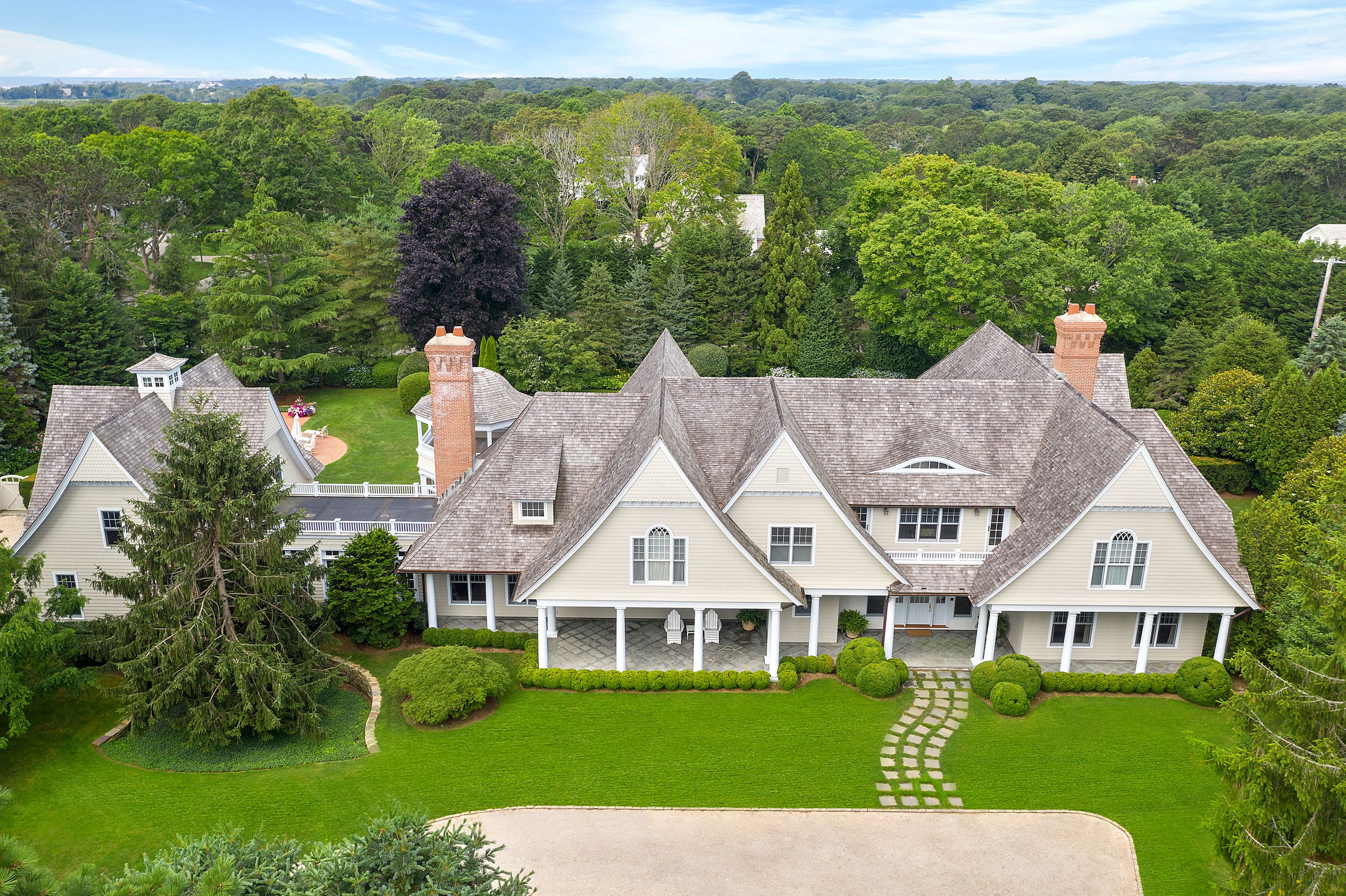 8 Jericho Ln, East Hampton, NY 11937 Out East