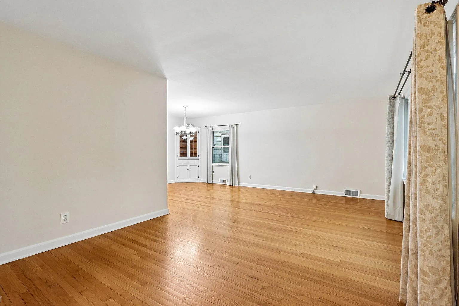 2 bed, 1660 sqft, $2,700 — Photo 2