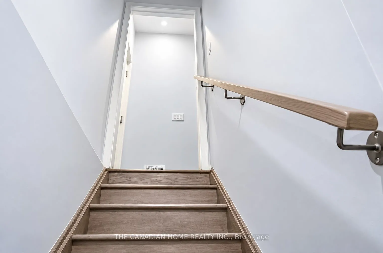 400 Finch Ave — Photo 4