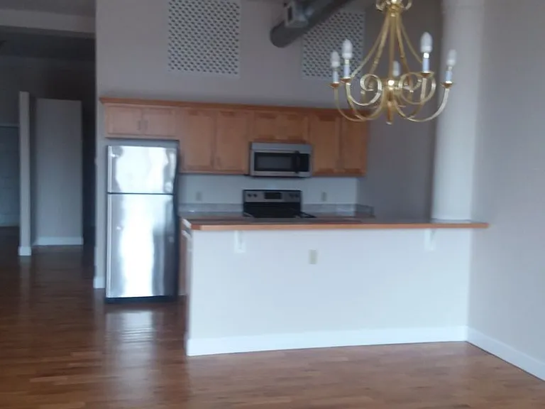 466 N Salina St — Photo 2