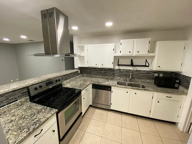 7318 Hunters Lk — Photo 5