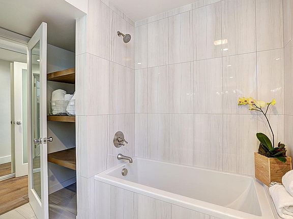 2nd image of 1025 Ocean Ave #201