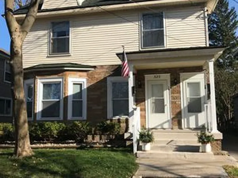 322 Diamond Ave NE — Photo 1