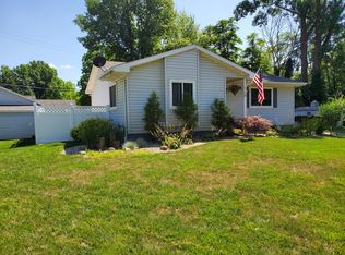 272 Delaware Rd, Whitmore Lake, MI 48189