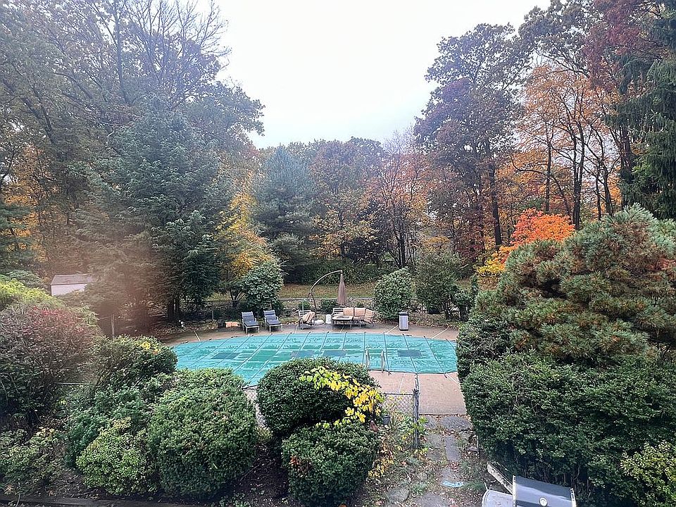 2nd image of 84 N Pocono Rd