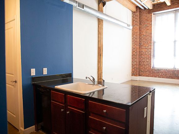 2nd image of 815 Porter St APT 203