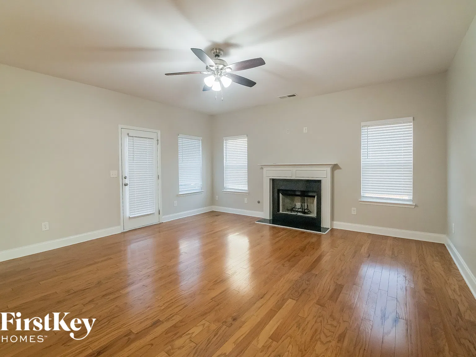4 bed, 3.0 bath, 2376 sqft, $2,750 — Photo 2