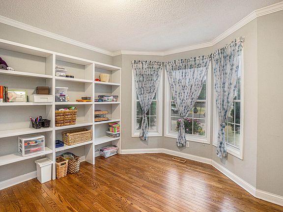 5th image of 5705 W Heverly Dr