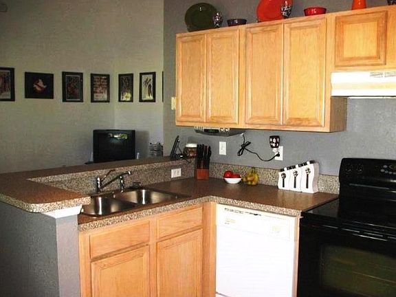 4th image of 1006 Park Central Cir