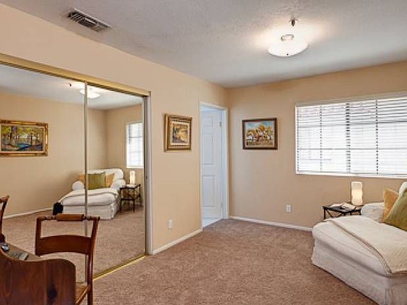 5th image of 2930 Montrose Ave APT 114