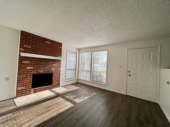 4th image of 1732 Cambridge Dr