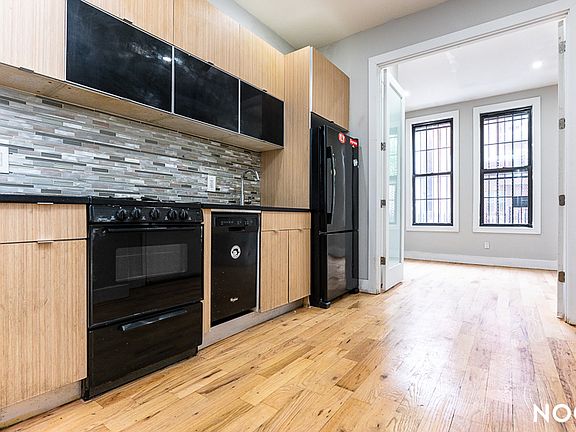 3rd image of 77 Jefferson St APT 1M
