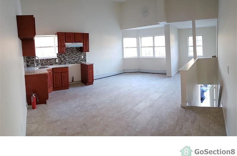 1st image of 112 Elm St #2