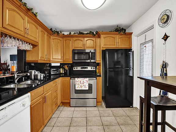 4th image of 218 NE 12th Avenue #401