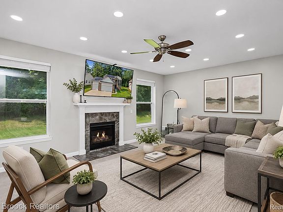 3rd image of 8012 Ivy Glen Park Ln