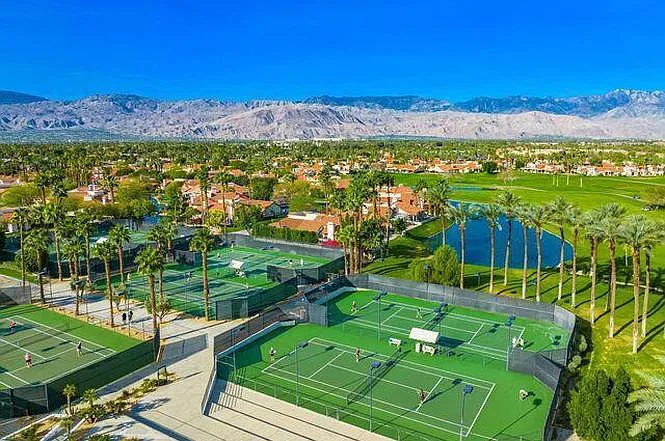 270 Vista Royale Cir E — Photo 4