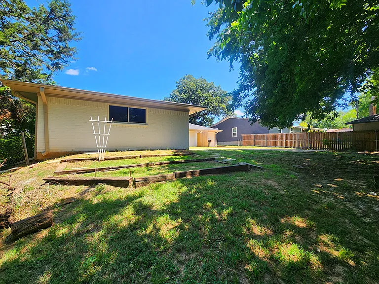 2910 W Crawford St — Photo 34