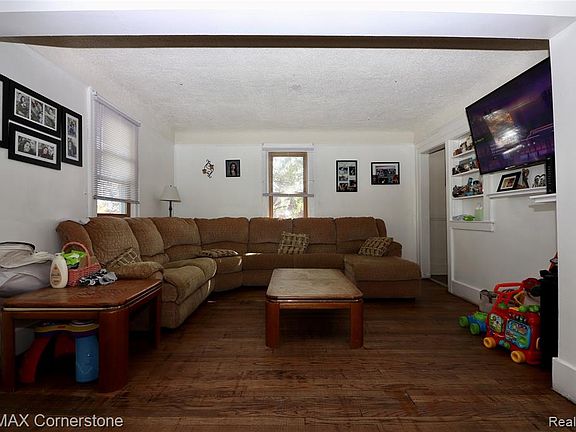 3rd image of 5633 Arcola St
