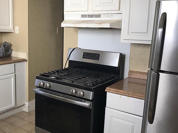 3rd image of 6031 Belmont Ave