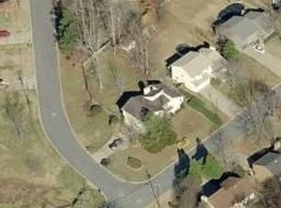 301 Roses Creek Dr, Lawrenceville, GA 30044