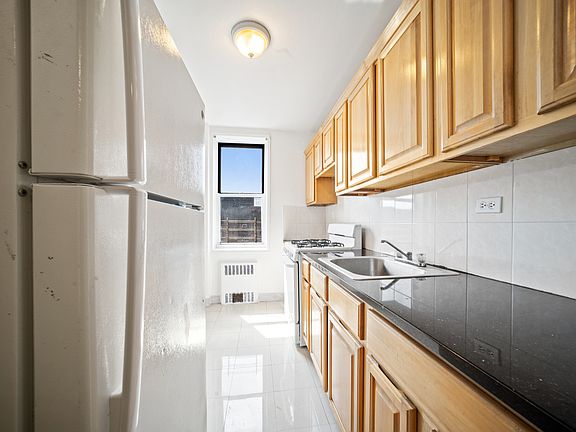 3rd image of 8320 141st St APT 6L