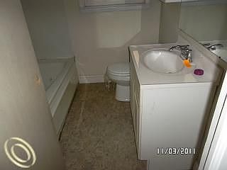3rd image of 2305 Rose Ave