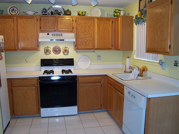 2nd image of 782 Barlow Ave
