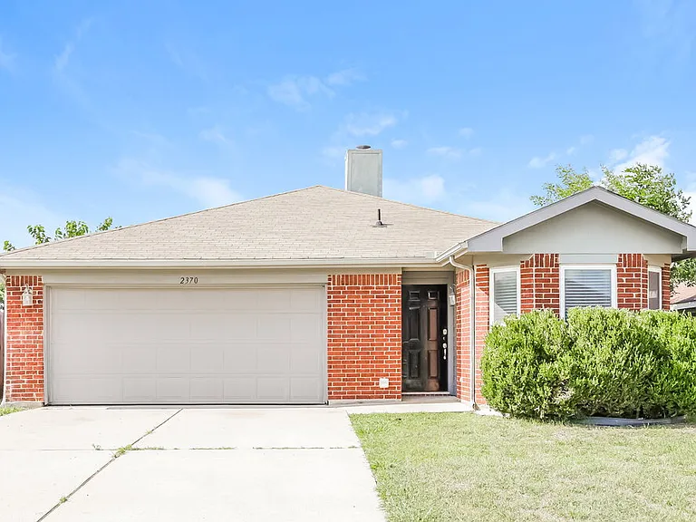 2370 Stagecoach St — Photo 1