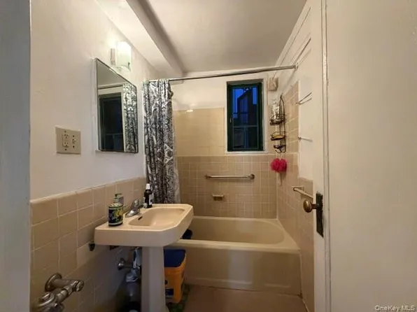 1670 Metropolitan Avenue #3F, Bronx, NY 10462