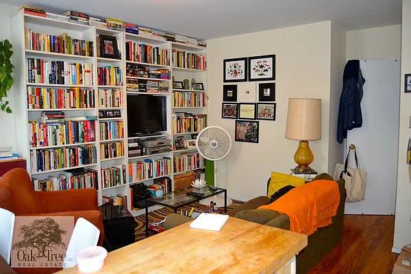 Rented by Oak Tree LLC | media 21