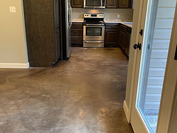 4th image of 208 Lake Dr
