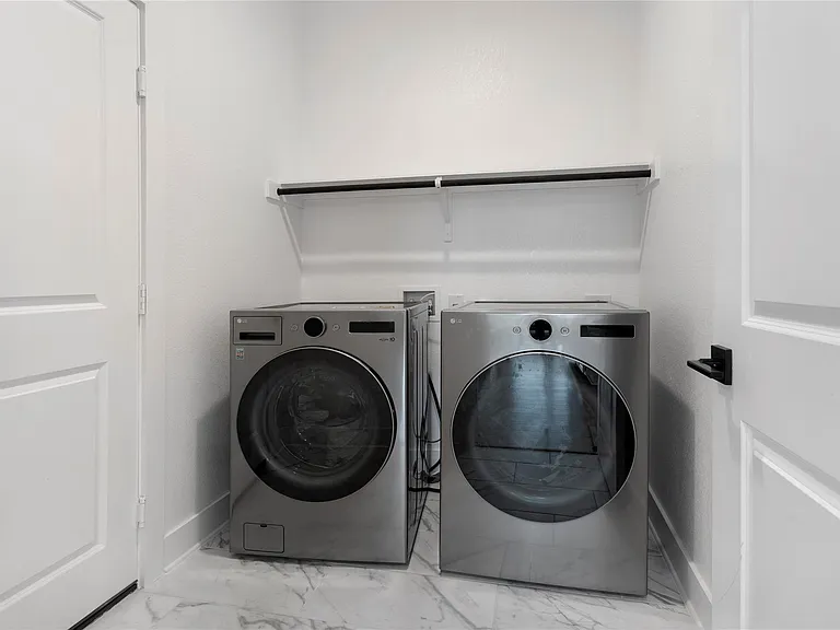 300 Hollister Dr — Photo 29