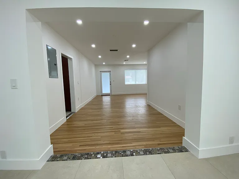 3250 SW 18th Ter — Photo 9