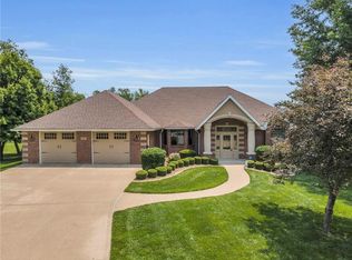 521 Country Club Square Dr, Cameron, MO 64429
