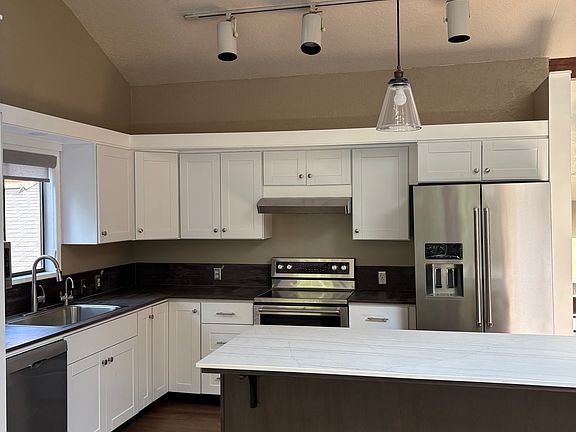 High end appliances,microwave,instant hot water dispenser,dishwasher,disposal,quartz counters and more.