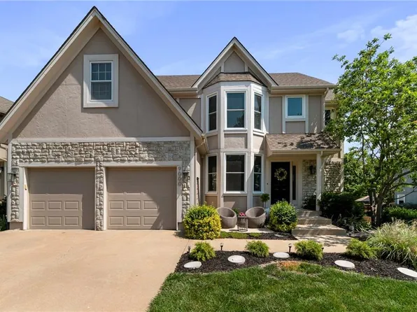 9000 W 127th Ter, Overland Park, KS 66213