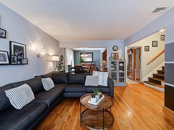4th image of 504 Maitland St