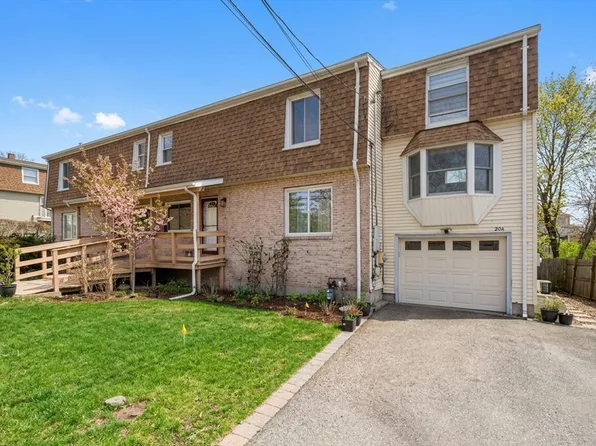 206 Lagrange St Unit 206, Chestnut Hill, MA 02467