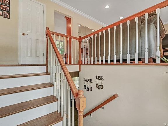 2nd image of 349 Nina St