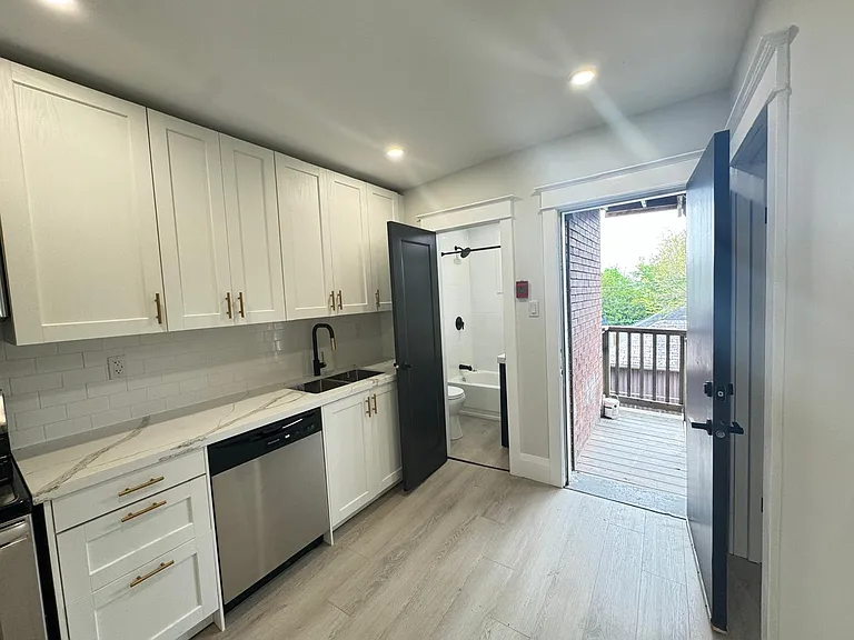 931 Main St E #4 — Photo 25
