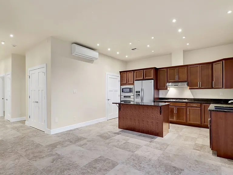 1203 W Holly St — Photo 14