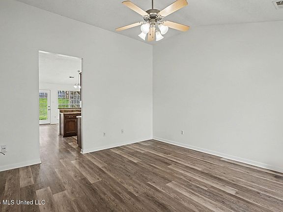 4th image of 5646 Casey Ln