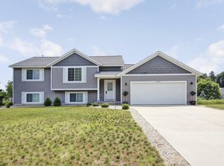 6850 Pinestead Ct, Allendale, MI 49401
