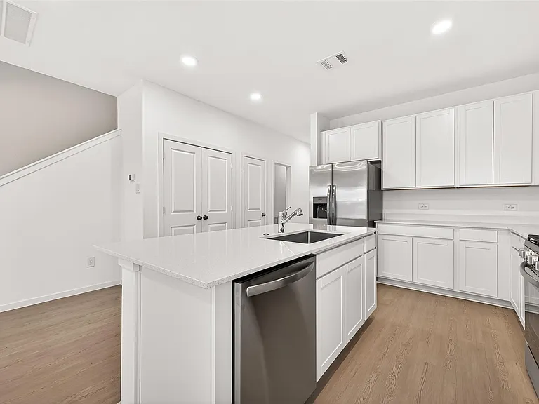 2226 Salinas Dr — Photo 7