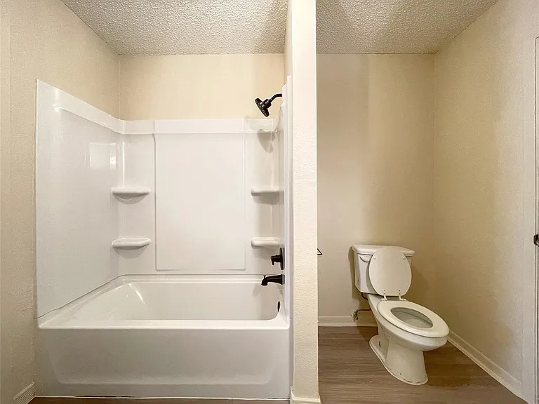 902 N Meadows Dr — Photo 12